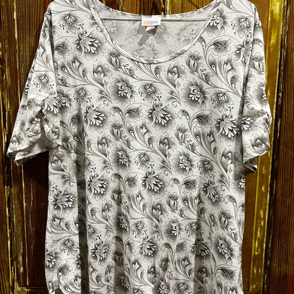 LuLaRoe Gray, White & Black Floral Scoop Neck Short Sleeve Top